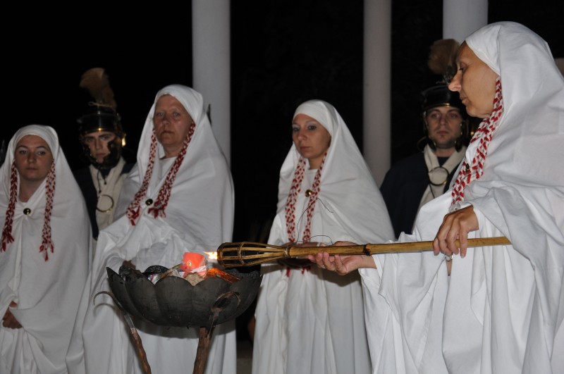 fuoco-sacro-r